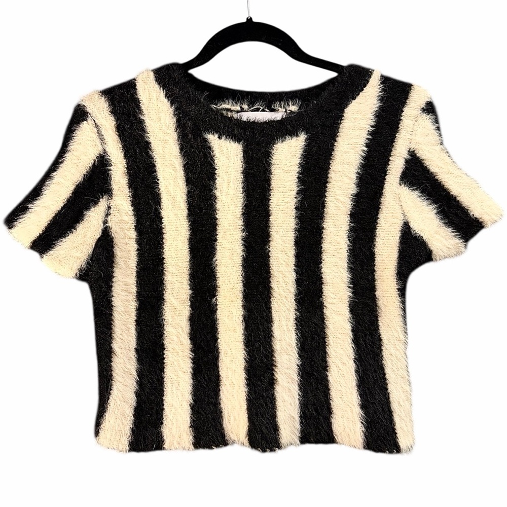 Blush Boutique Fuzzy Striped Short Sleeve Top - Black & Cream Size M